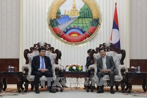 老挝总理通伦·西苏里高度评价老越两国合作委员会的作用