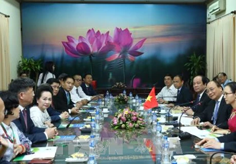  越南政府总理阮春福：越南政府愿意倾听国内外投资商的反馈意见和建议