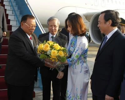 老挝人民革命党中央总书记、国家主席开始对越南进行正式友好访问