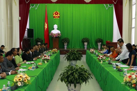 芹苴市领导会见柬埔寨宗教部代表团