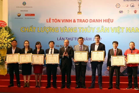 81个集体和个人荣获2017年 “越南水产质量金奖” 荣誉
