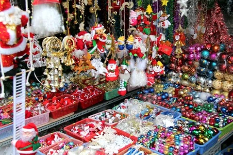 河内圣诞装饰品市场热闹不断