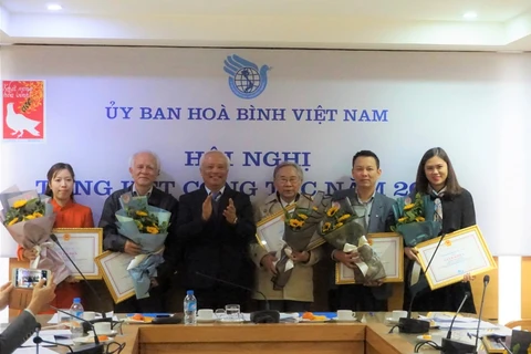 越南进一步增进同世界人民的团结和友谊