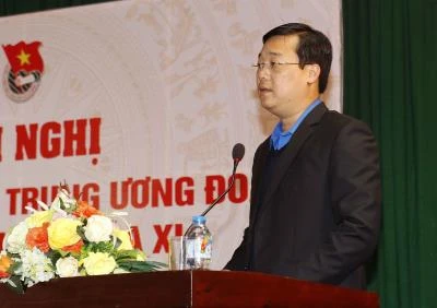 第十一届胡志明共青团中央书记处第一书记黎国峰在会议上致辞。（图片来源：越通社）