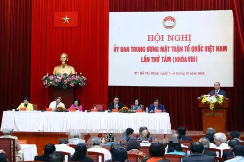 政府总理阮春福：政府一直认真倾听越南祖国阵线的意见建议