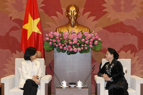 越南国会主席阮氏金银会见加拿大驻越大使平·基特尼克尼