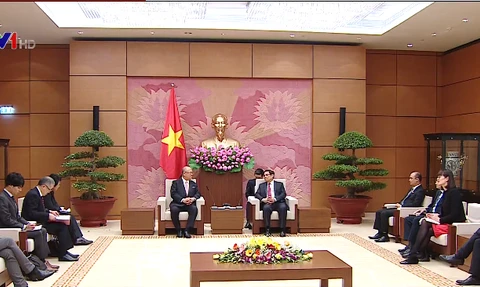 中央组织部部长范明正会见日越友好议员联盟特别顾问武部勤。（图片来源：越南电视台）