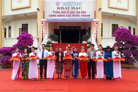 东盟共同体文化遗产展览会在越南昆嵩省开展