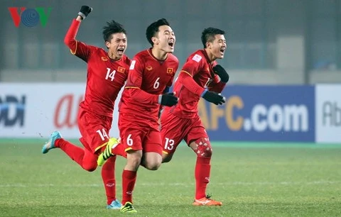越南驻中国大使馆代表团看望越南U23足球队 鼓励他们再创佳绩