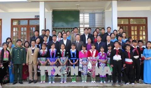 国会副主席冯国显春节前走访慰问莱州省贫困群众