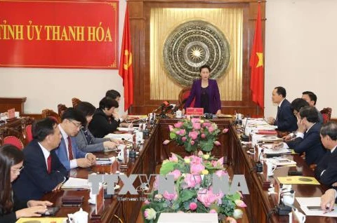 国会主席阮氏金银与清化省省委常务委员会举行工作座谈会