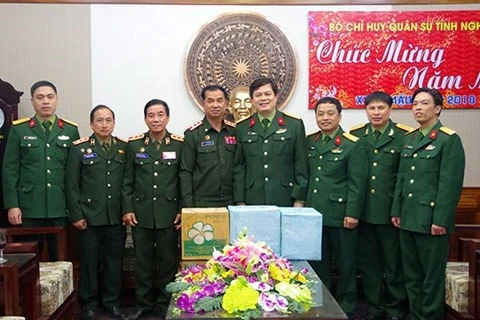 老挝华潘省军事指挥部探访乂安省军事指挥部 送上新春祝福