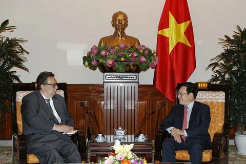 越南政府副总理兼外长范平明会见芬兰新任驻越大使卡里·卡希洛托