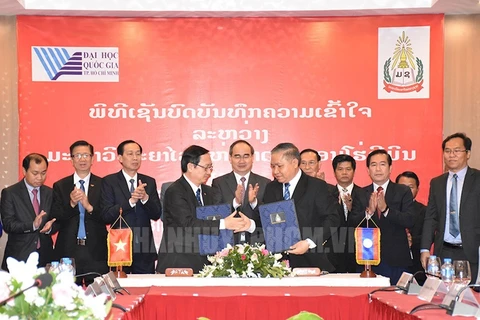胡志明市国家大学与老挝国家大学加强合作