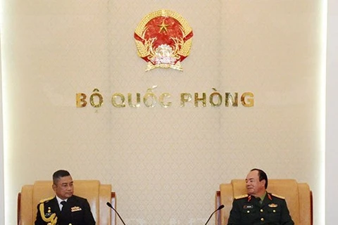 越南人民军副总参谋长范玉明会见泰国皇家海军司令