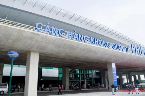 坚江省富国机场旅客接待量超过设计承载能力