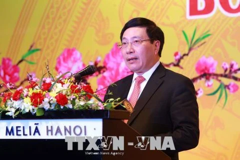 越南政府副总理范平明会见各国驻越外交使团代表