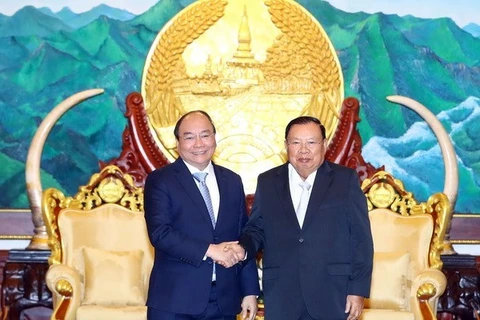  越南政府总理阮春福会见老挝领导人