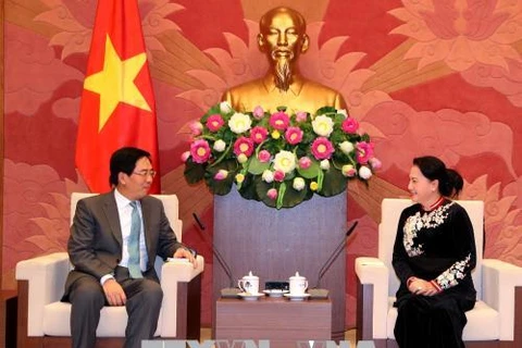 越南国会主席阮氏金银会见中国驻越大使洪小勇。（图片来源：越通社）