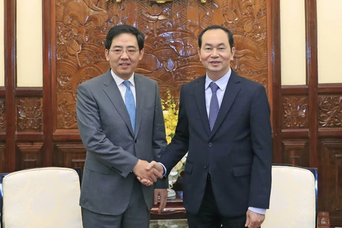 陈大光主席会见前来辞行拜会的中国驻越大使洪小勇