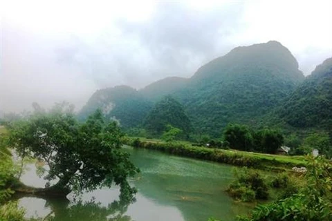  归山河与高平省重庆县边境地区美不胜收的风景