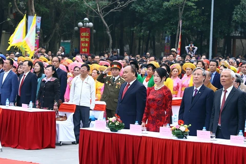 政府总理阮春福出席纪念玉回—栋多大捷229周年的栋多丘庙会