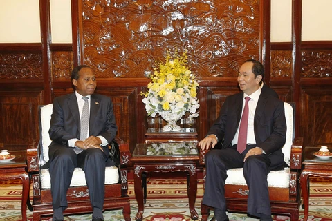国家主席陈大光会见莫桑比克驻越南大使穆关贝