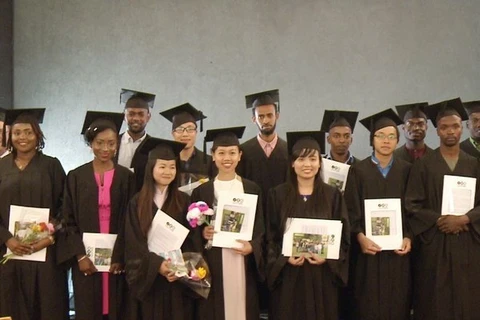 越南研究生获得特拉维夫大学农业硕士学位证书