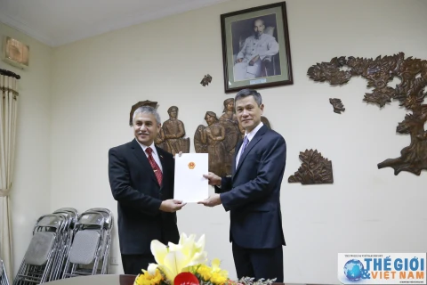 越南向印尼新任胡志明市总领事授予领事认证