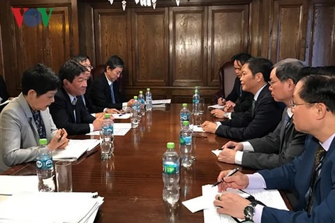 越南工贸部长陈俊英与日本、智利和墨西哥三国代表举行双边会晤
