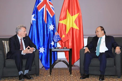 越南政府总理阮春福会见澳大利亚-越南友好协会主席金桑普森
