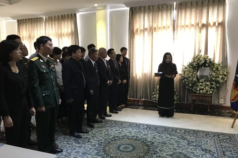 越南驻中国、马来西亚和缅甸大使馆为原政府总理潘文凯举行吊唁仪式