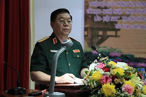 越南人民军总政治局副主任阮仲义上将拜会老挝人民军总政治局主任维莱•拉坎冯中将