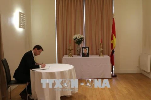 世界各国代表沉痛悼念越南前总理潘文凯