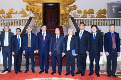 越南政府总理阮春福会见印度尼西亚海洋统筹部长卢胡特。（图片来源：越通社）