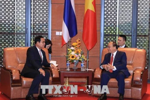 越南政府总理阮春福会见泰国总理巴育•占奥差