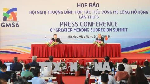 GMS6和CLV10： 越南政府总理阮春福和ADB主席会见国际记者