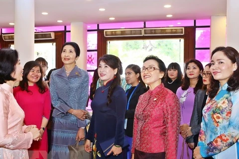 ＧＭＳ国家领导人夫人探索越南文化遗产以及越南妇女的生活