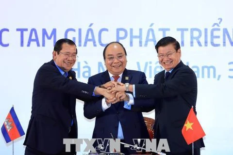  柬老越三国总理主持CLV-10 新闻发布会