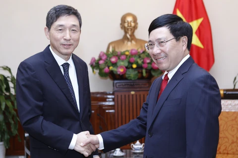 越南政府副总理兼外长范平明会见韩国驻越大使李赫