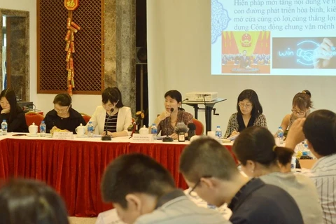 中国驻越大使馆代表与越南媒体记者会面