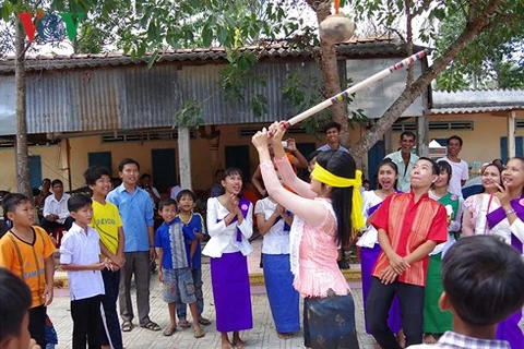 茶荣省高棉族同胞喜获丰收迎传统春节