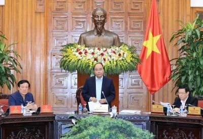越南政府总理阮春福与最高人民法院举行工作会议。（图片来源：越通社）