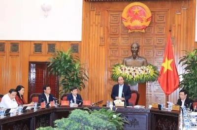 越南政府总理阮春福与最高人民检察院举行工作会议。（图片来源：越通社）
