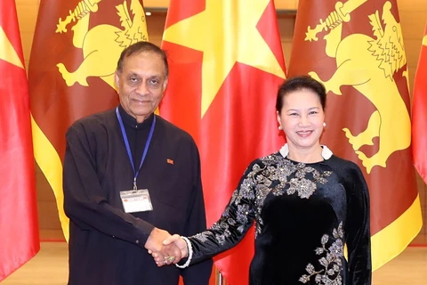 国会主席阮氏金银与斯里兰卡议会议长卡鲁举行会谈