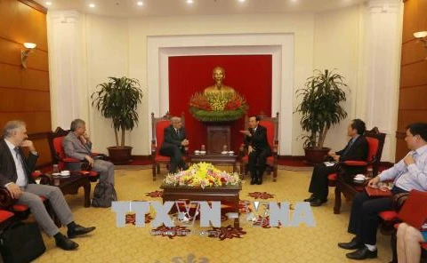 法国共产党高级代表团对越南进行访问