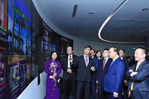 阮春福总理希望新加坡同越南分享物流服务领域的经验
