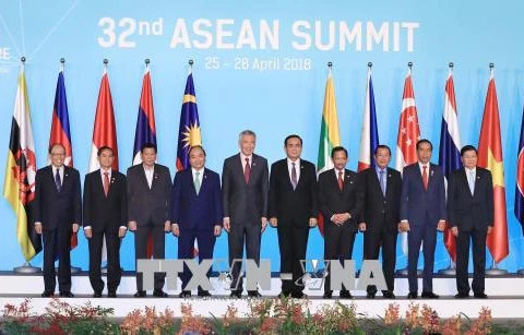 越南政府总理阮春福出席第32届东盟峰会