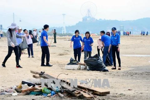 广宁省启动下龙湾海滩清洁活动