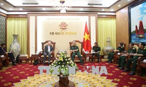 越南国防部副部长阮志咏上将会见国际战略研究所亚洲区执行长